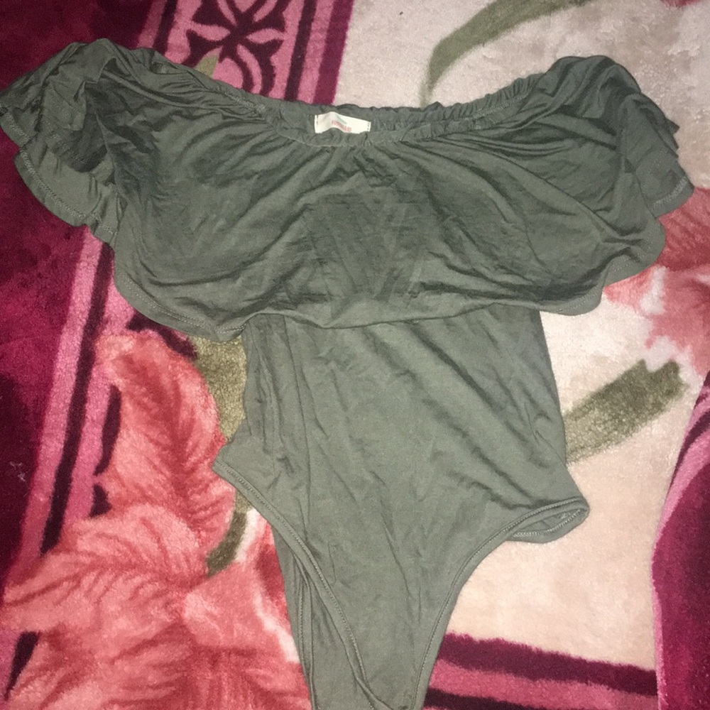 Off the shoulders ruffle bodysuit